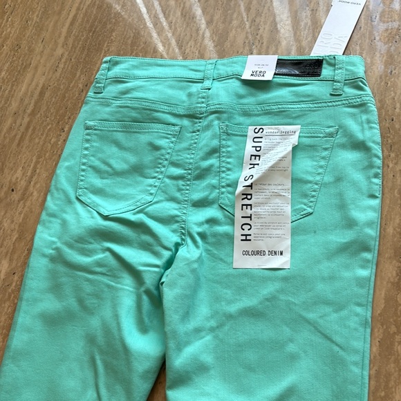 Vero Moda Jeans. Teal Denim. Wonder Jegging. Size 28.  
New with tags. - Picture 8 of 10